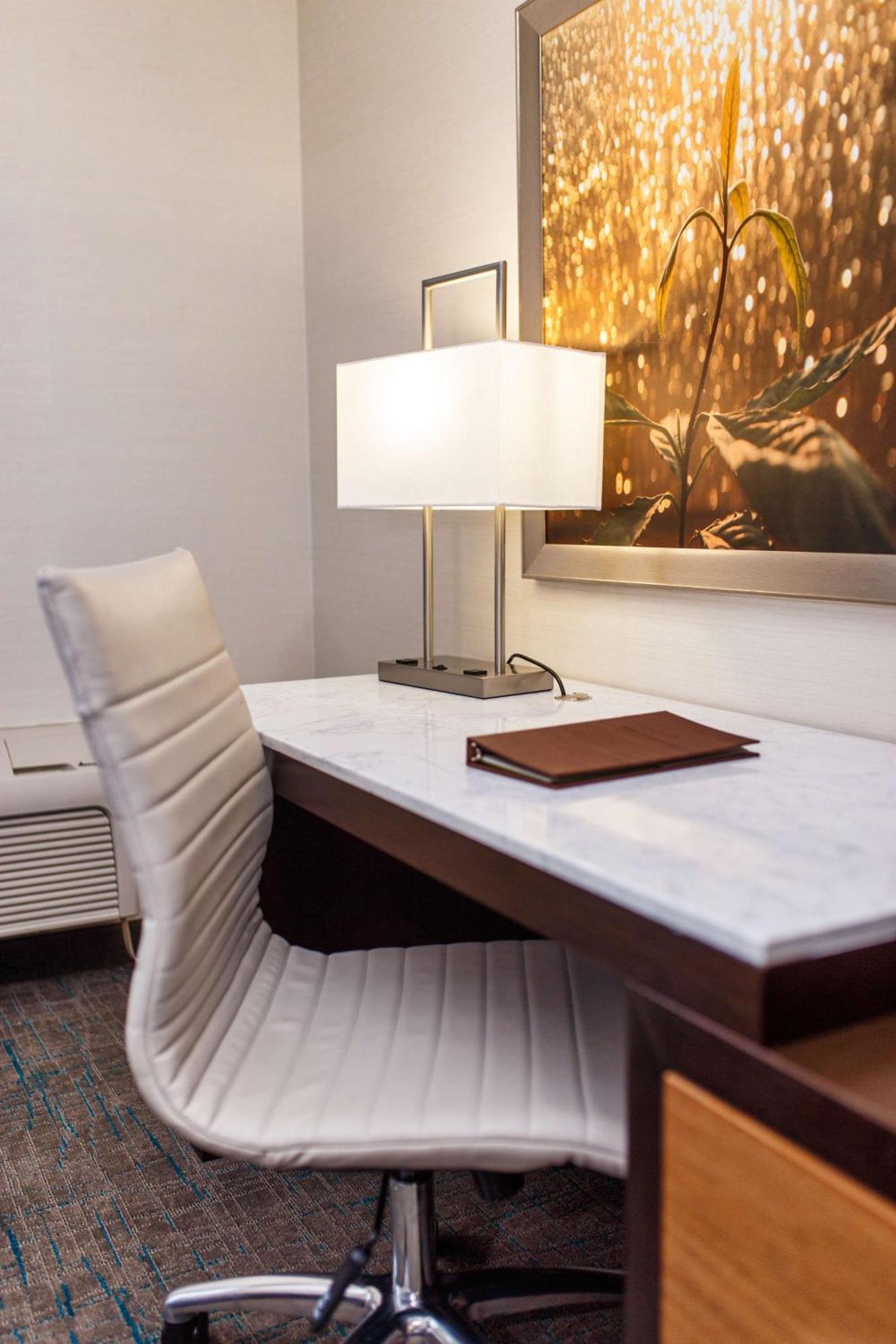 Doubletree By Hilton Neenah Exteriér fotografie